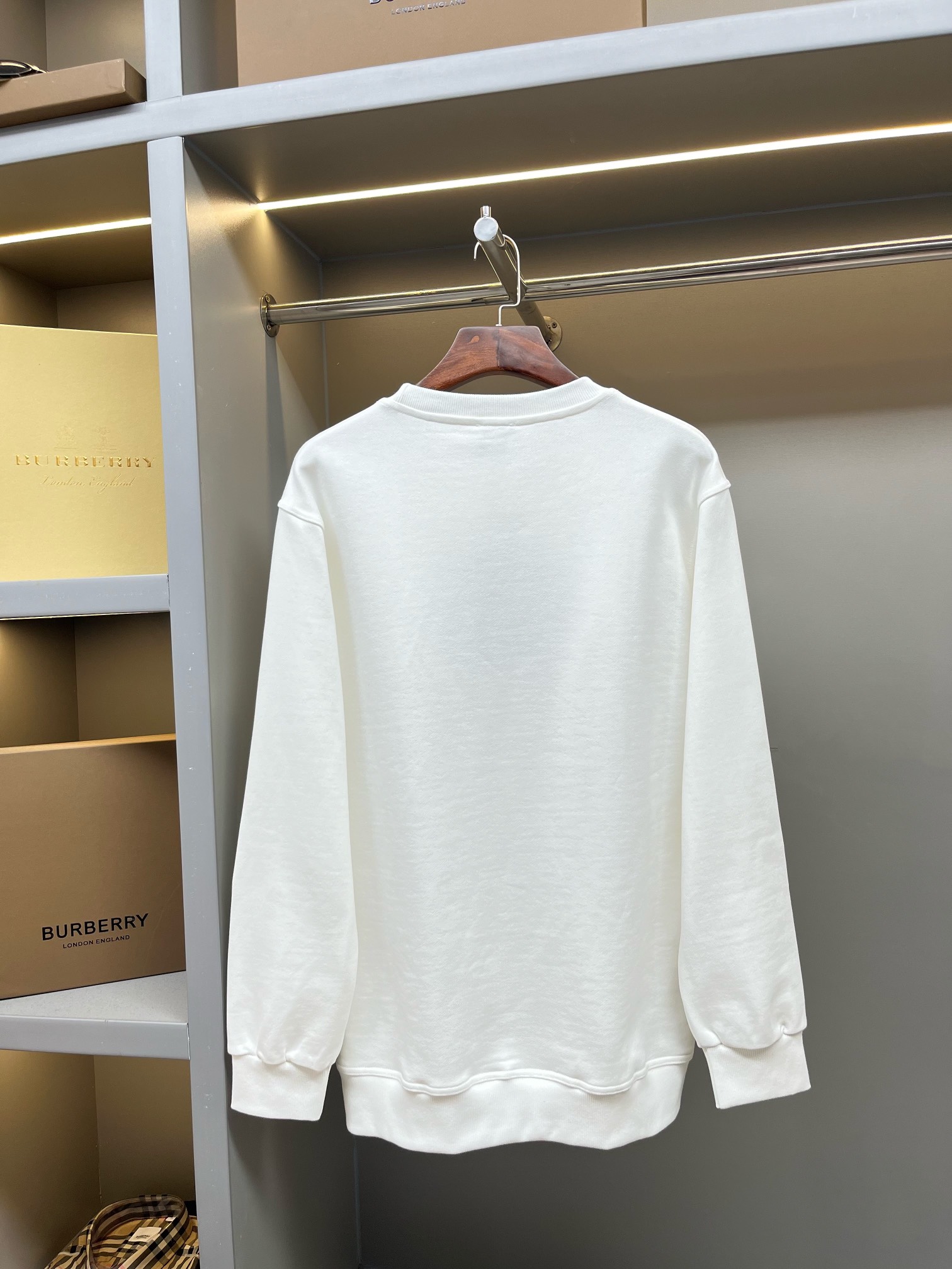 117_Burberry Crewneck