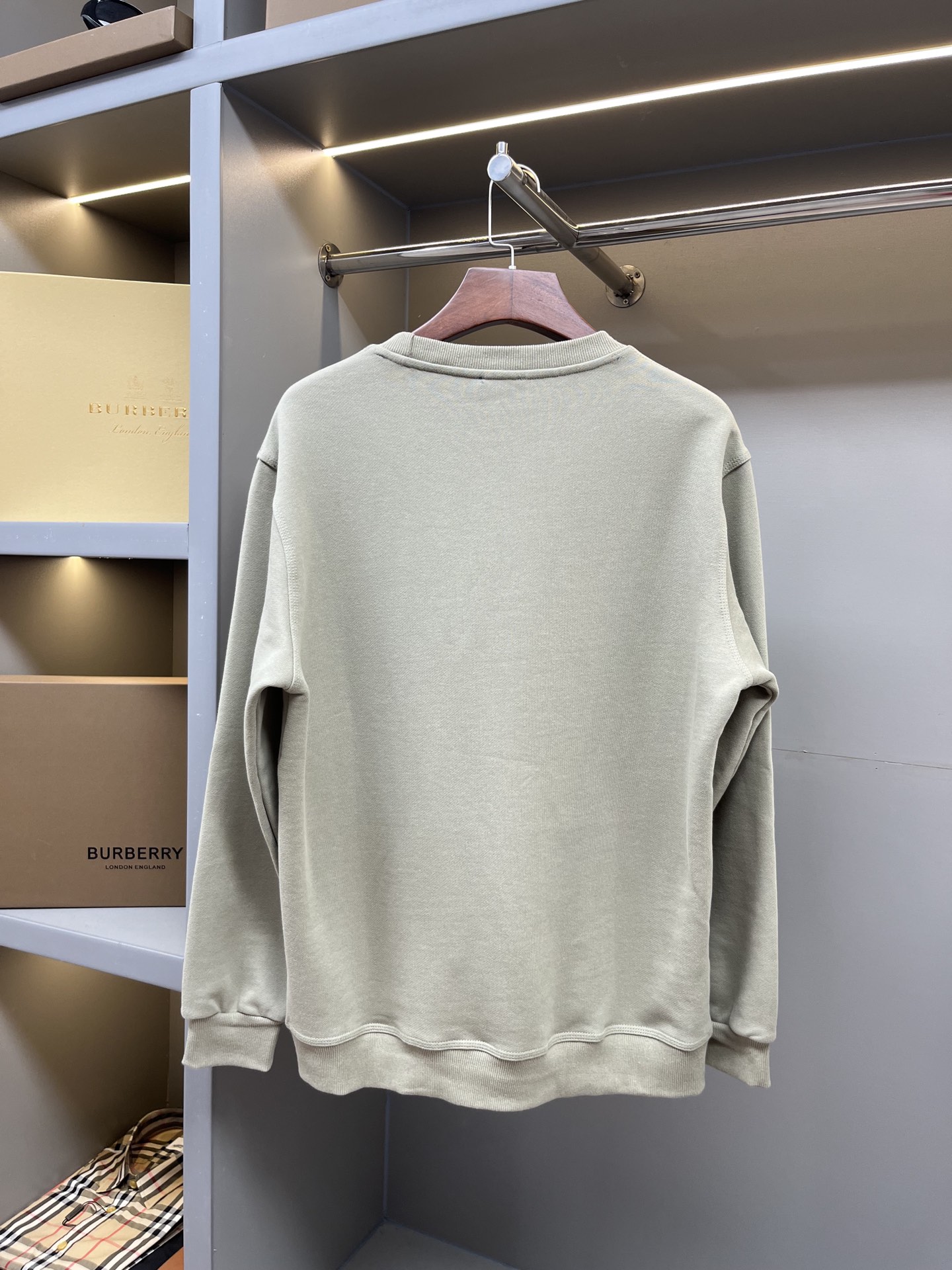 111_Burberry Crewneck