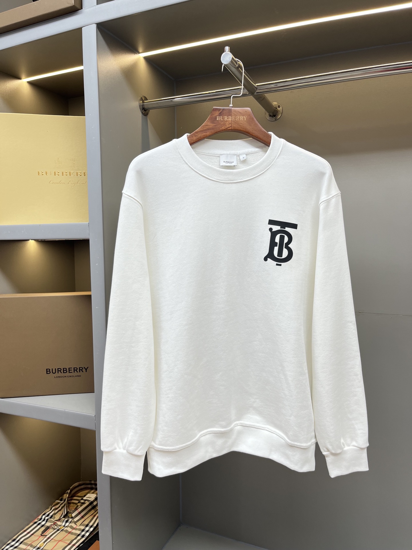 105_Burberry Crewneck