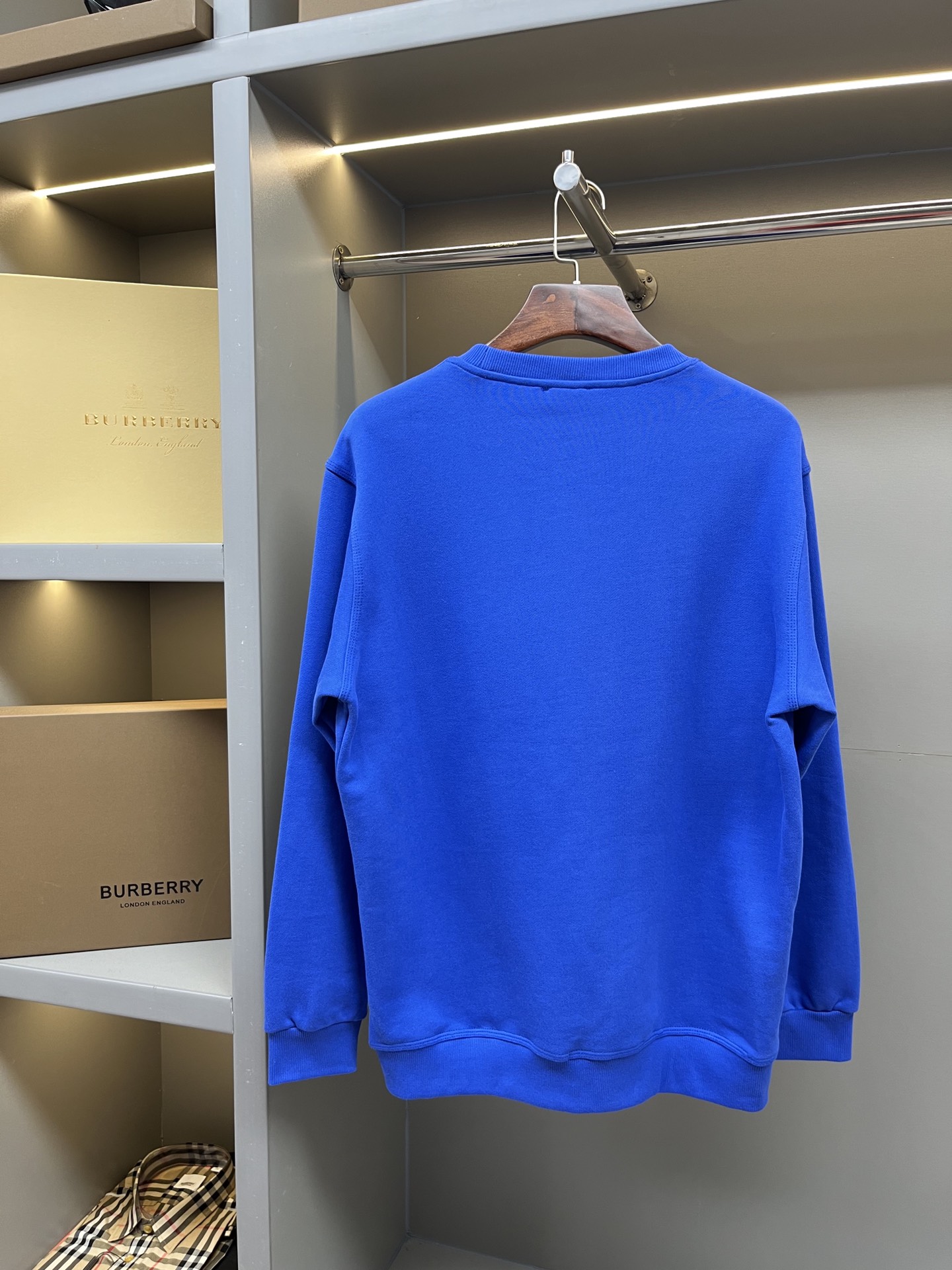 112_Burberry Crewneck