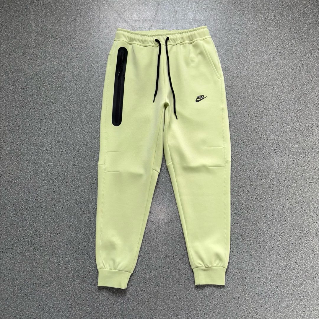 36_Nike Tracksuit