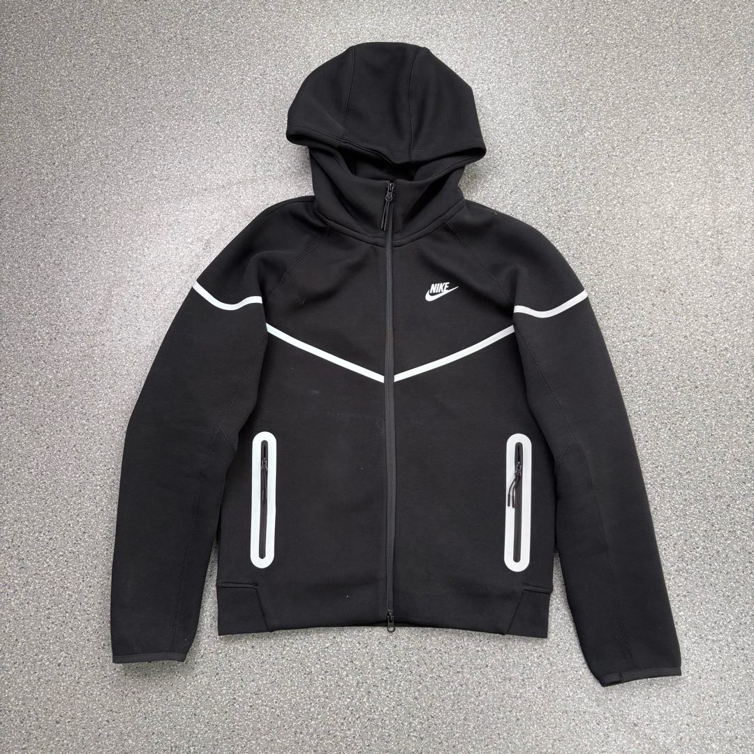 39_Nike Tracksuit