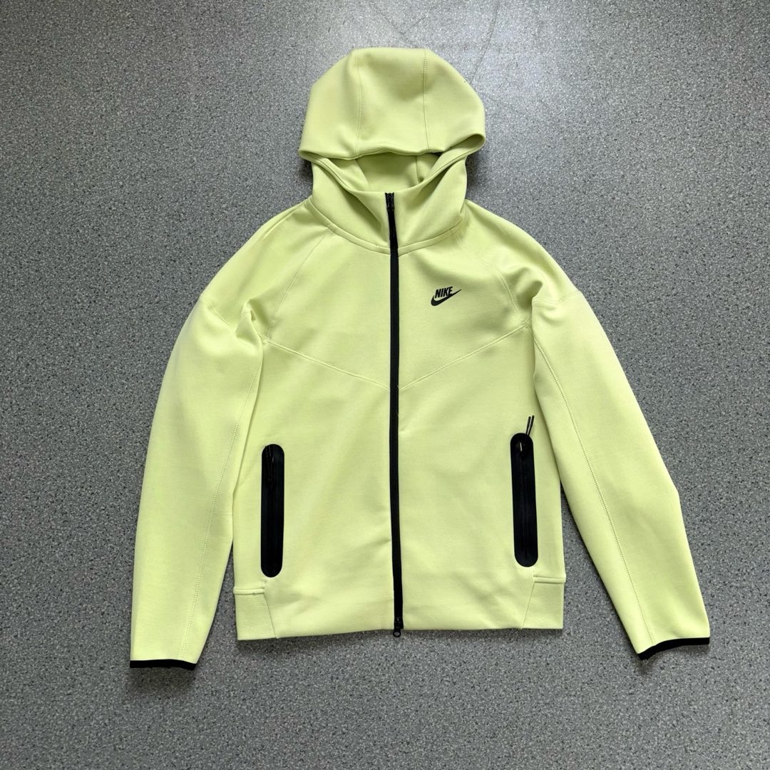 36_Nike Tracksuit