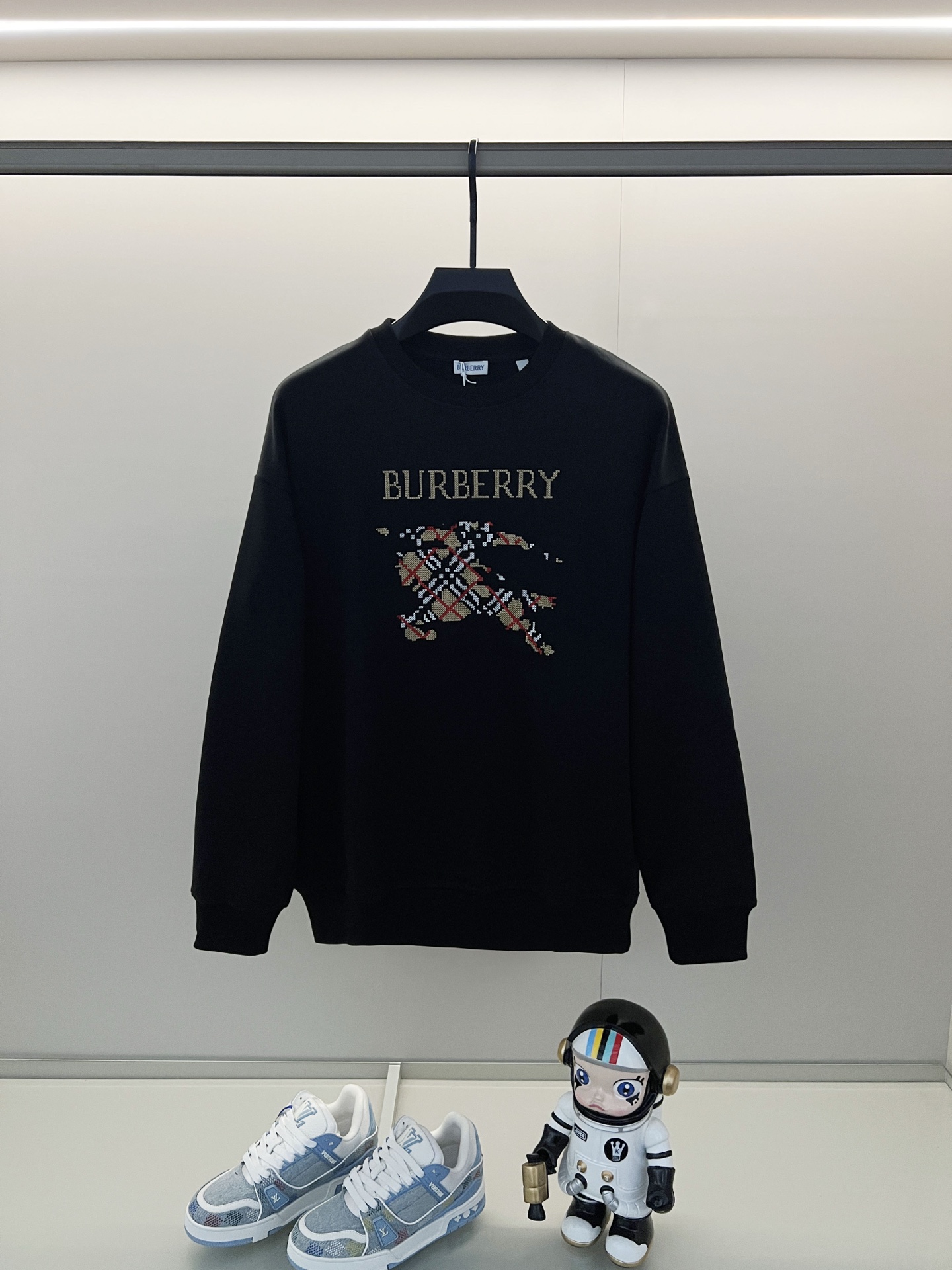 71_Burberry Crewneck