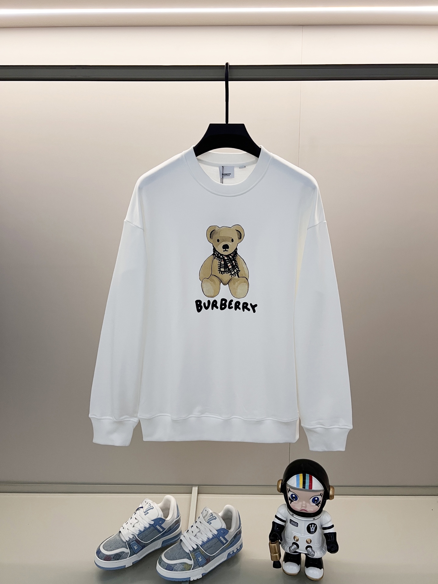 74_Burberry Crewneck