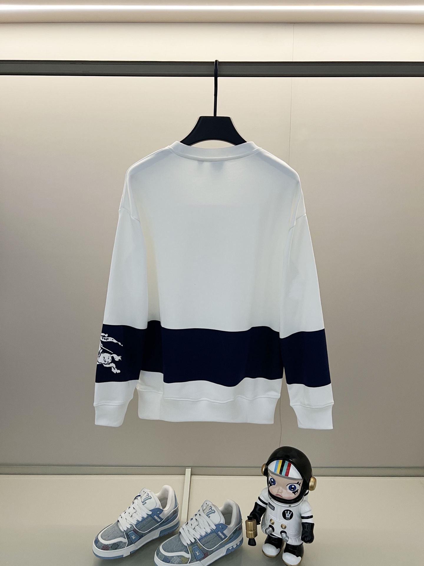 76_Burberry Crewneck