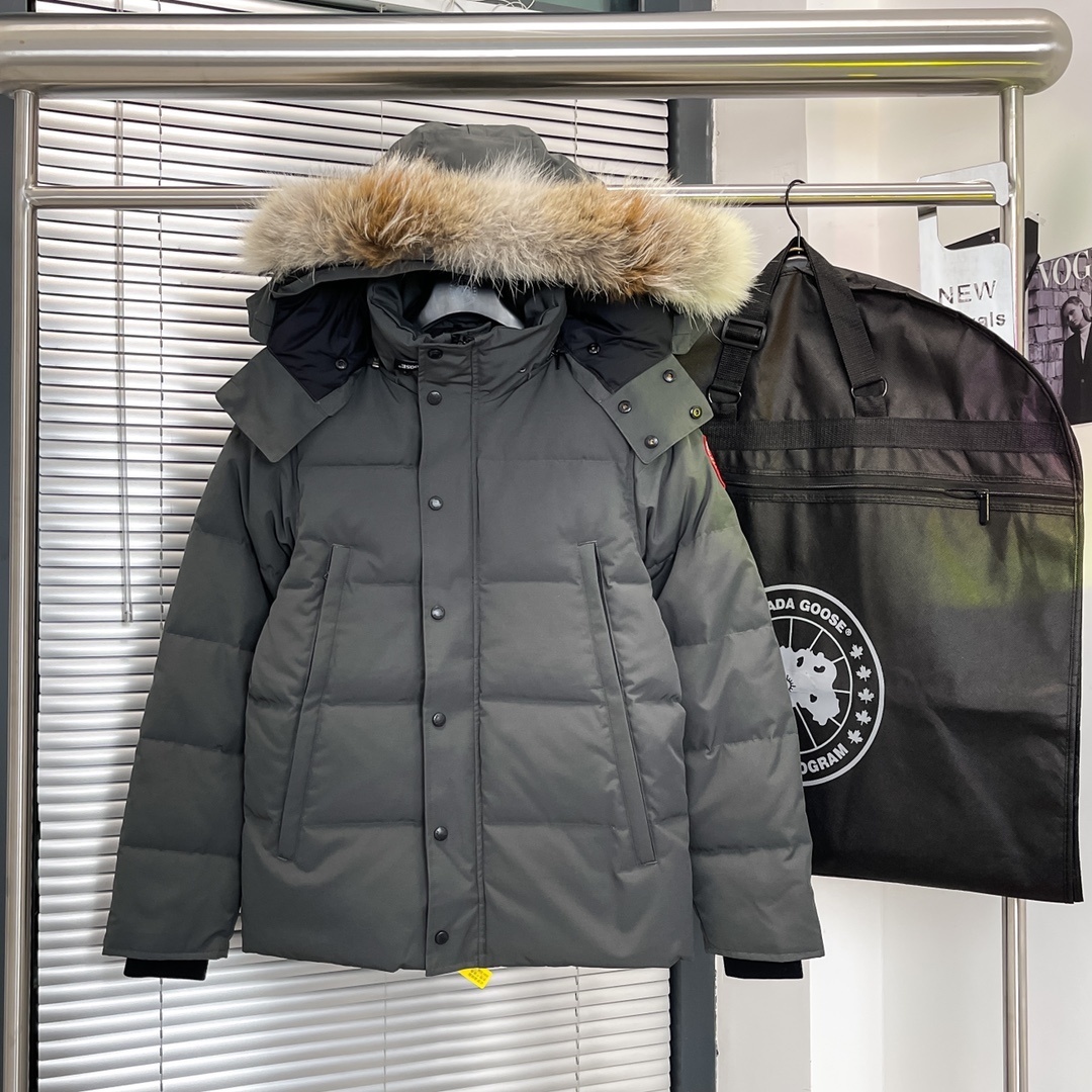 82_Canada Goose Down Jacket