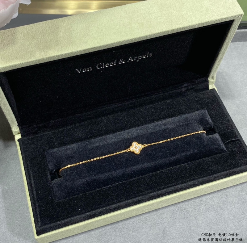 Van Cleef&Arpels Jewelry Bracelets Accessories